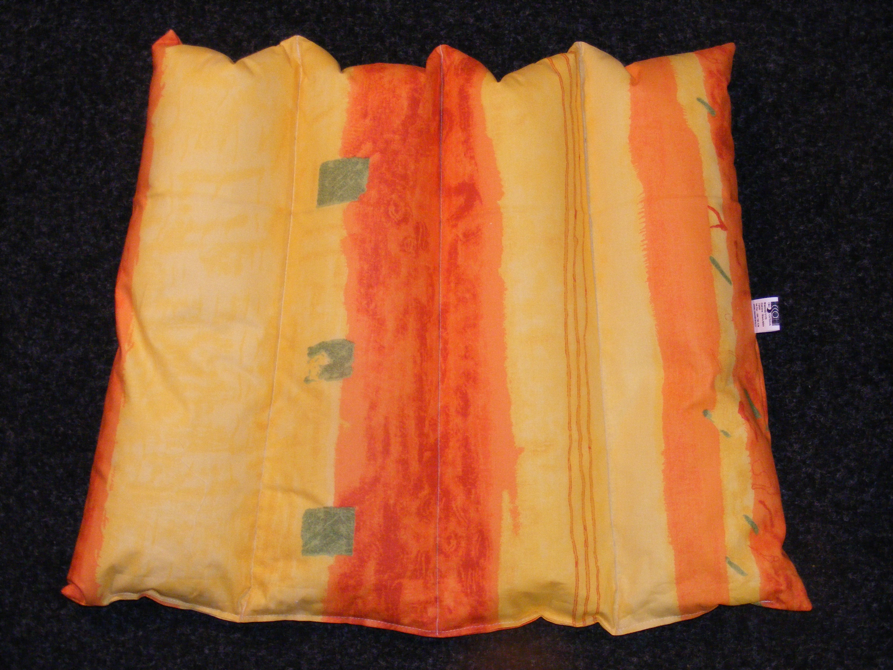 Opěrka s žebry – barevná; 10.1.21.2; 70 x 55 cm